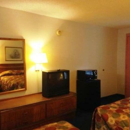 Royal Inn Columbia/Fort Jackson Buitenkant foto